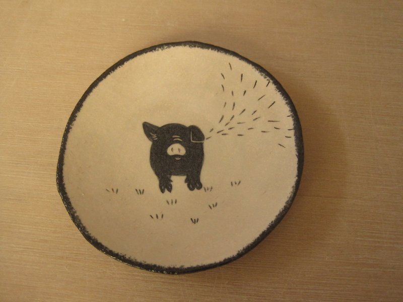 DoDo Handmade Whispers. Animal Silhouette Series-Pig Small Plate (White) - เซรามิก - ดินเผา ขาว