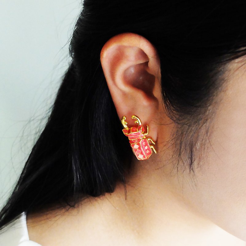Glorikami Dark Pink Stag Beetle earrings - ต่างหู - โลหะ สึชมพู