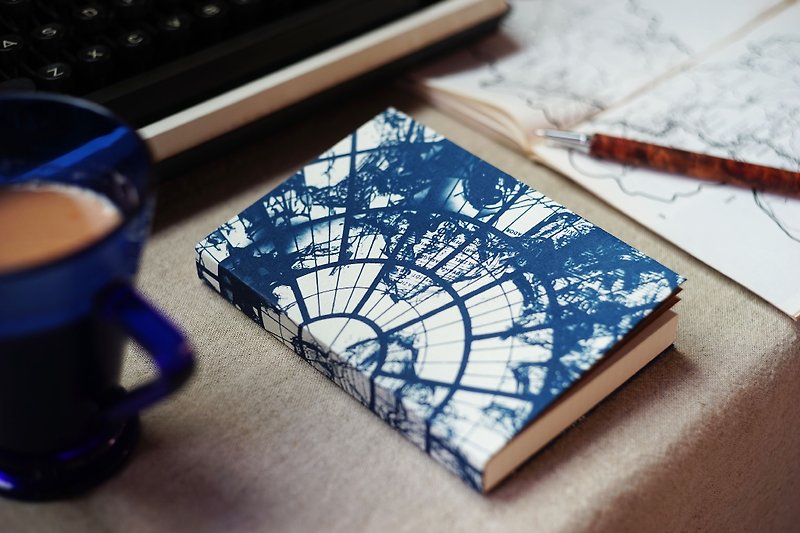 Handmade Blue Sun Notebook-The Zenith of the World - สมุดบันทึก/สมุดปฏิทิน - กระดาษ สีน้ำเงิน