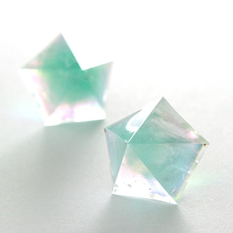 Pentagon earrings (Green Parrot) - ต่างหู - วัสดุอื่นๆ สีเขียว