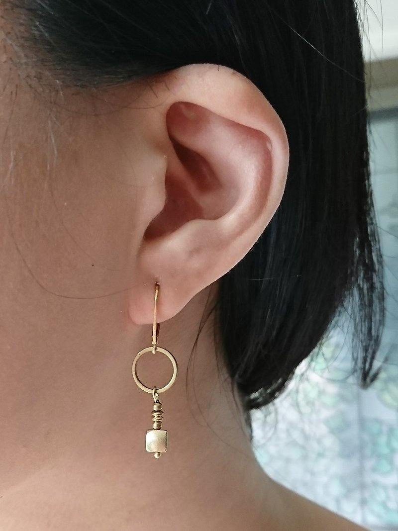 Simple Geometric Drop Earrings - ต่างหู - ทองแดงทองเหลือง สีน้ำเงิน