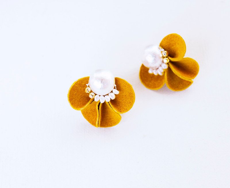 Flower Clip-On fiore mustard - Earrings & Clip-ons - Genuine Leather Yellow