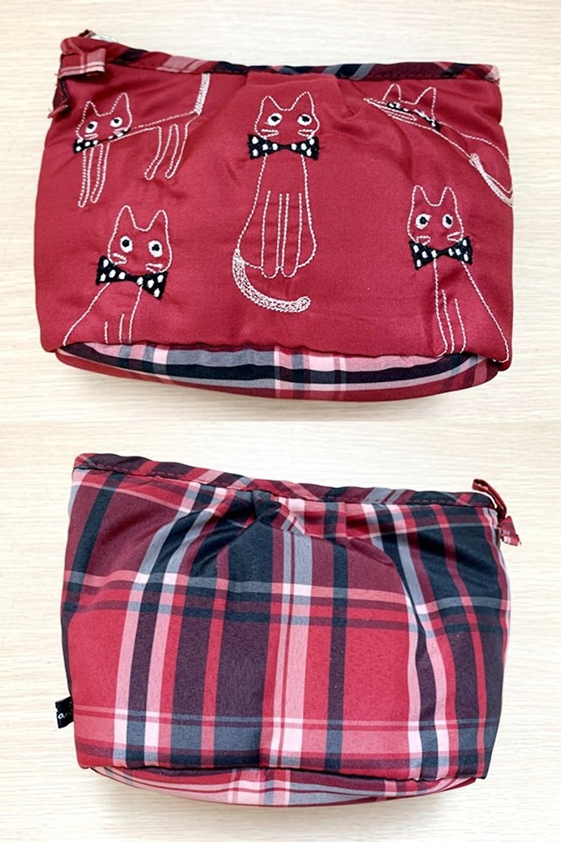 Noafamily, Noah Check Cat Bowknot Cat Universal Bag_PK (A597-R) - กระเป๋าเครื่องสำอาง - งานปัก สีแดง