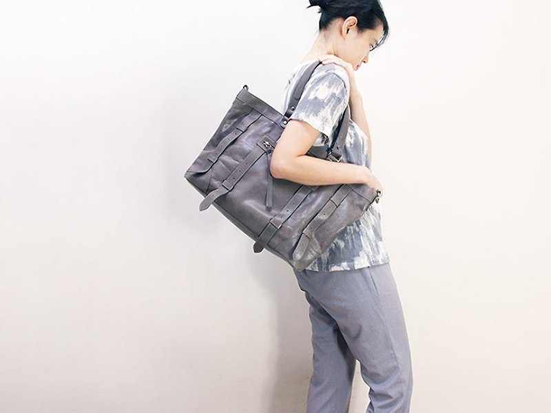 Influxx UN1 Large Leather Tote / Work Bag / Laptop Bag– Frost Gray - กระเป๋าแมสเซนเจอร์ - หนังแท้ สีเทา
