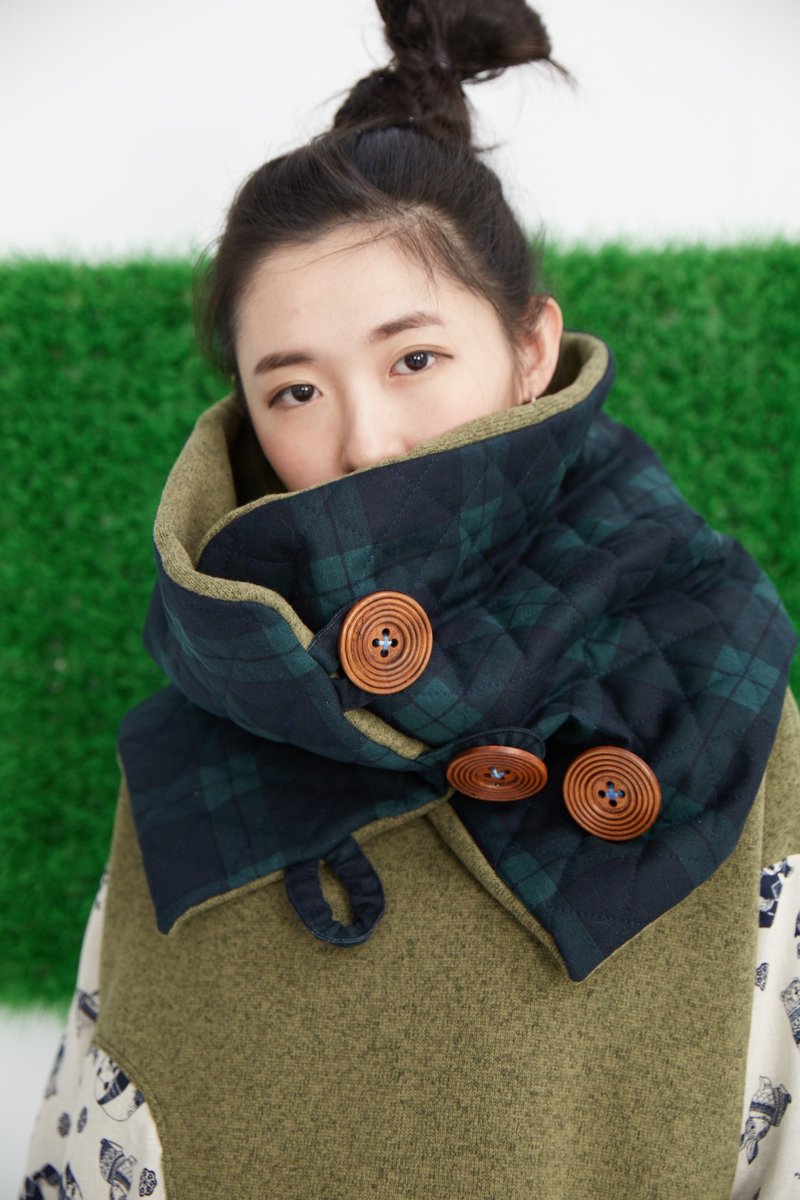 Dual collar _ big wooden debit - Scarves - Other Materials Green