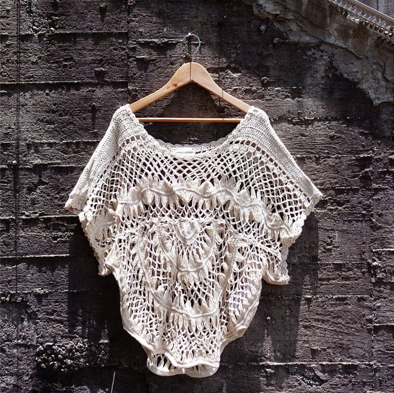 BajuTua / vintage / bohemian half-moon beige knit blouse - Women's Tops - Other Materials White