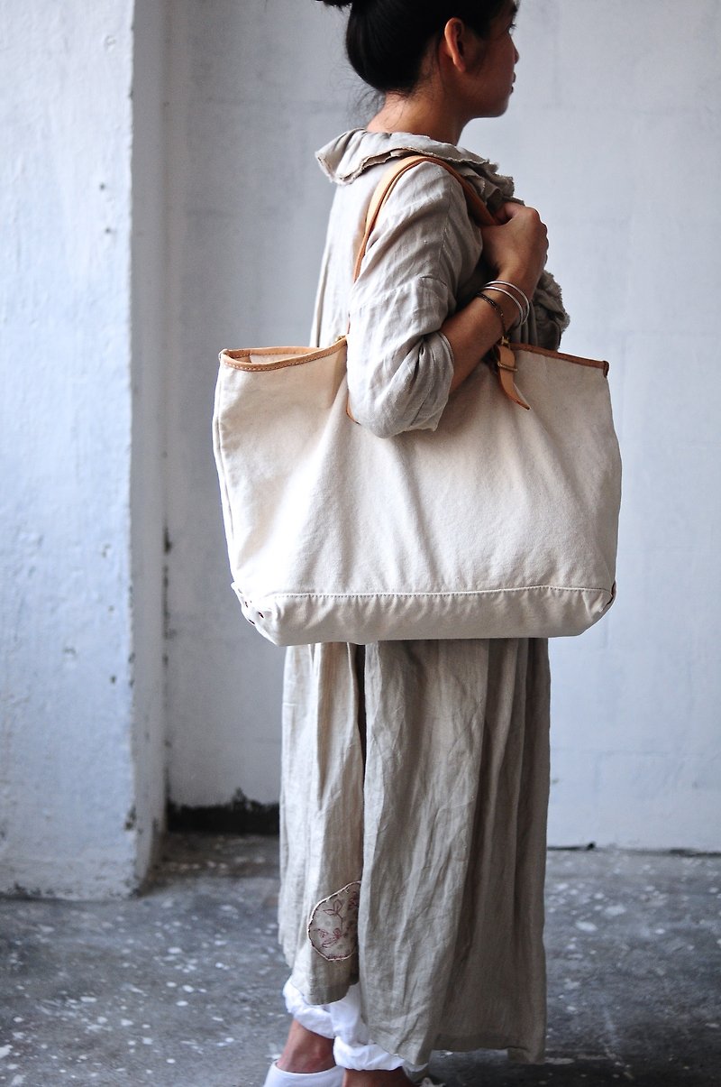 Artemis Leatherware Handmade Washed Out Leather And Canvas Tote Bag/ Shoulder Bag/ Travelling Bag - กระเป๋าแมสเซนเจอร์ - วัสดุอื่นๆ 