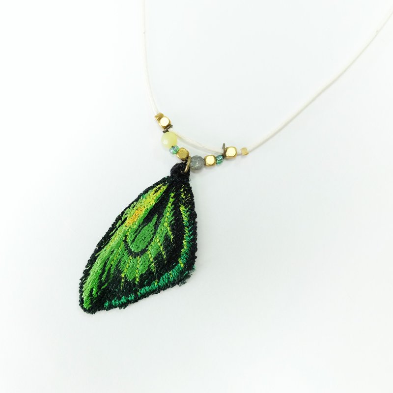 刺繡 蝴蝶 天然石蝶羽項鍊 / 綠鳥翼鳳蝶 Richmond Birdwing Butterfly - 項鍊 - 繡線 綠色