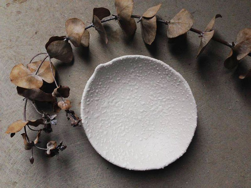 Lingo snow cake ceramic fruit plate saucer Jewelry - จานเล็ก - วัสดุอื่นๆ ขาว