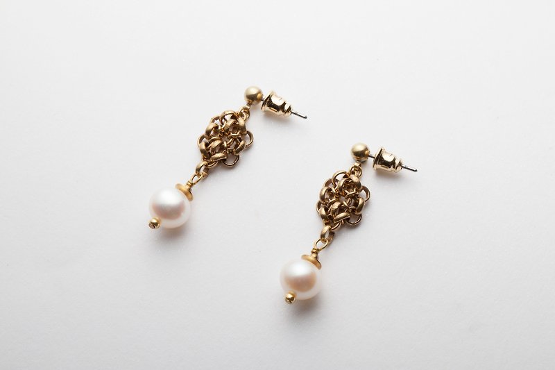 White Blossom / Earrings - Earrings & Clip-ons - Gemstone Gold