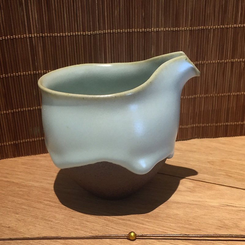 Jianhong teacher hand-made white glaze tea sea - Teapots & Teacups - Other Materials 