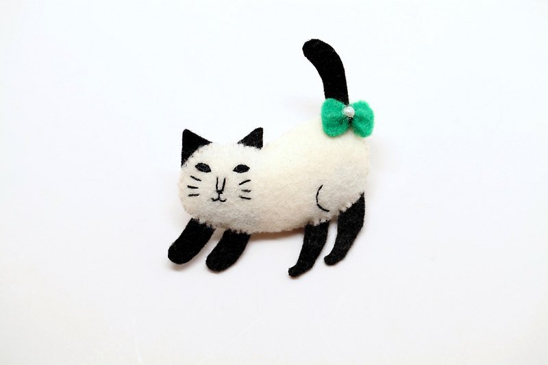 Stretch cat pin charm - Brooches - Other Materials Green