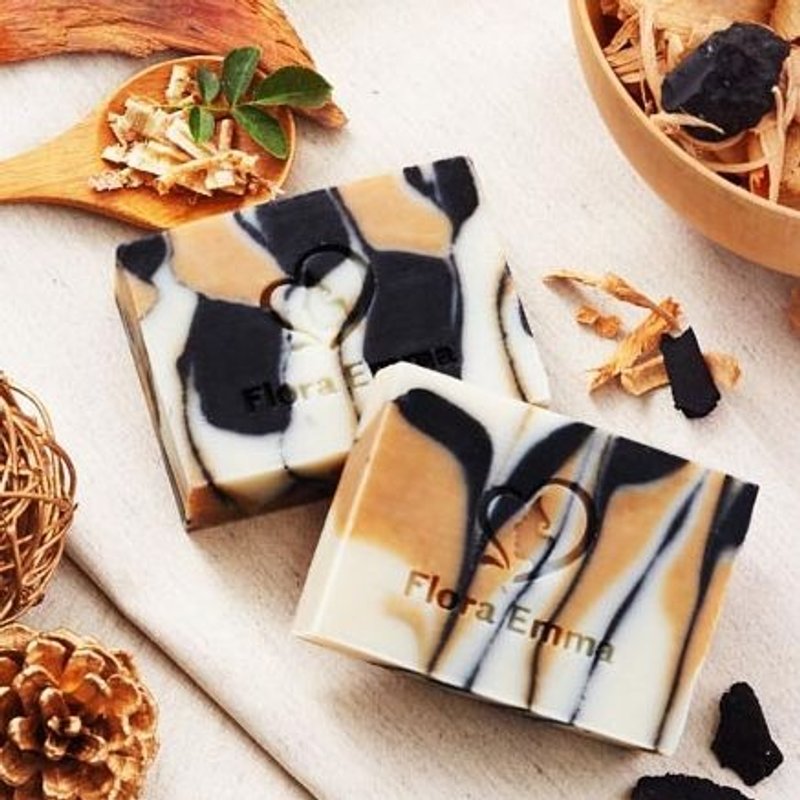 Emma Hand Soap Expert - Activated Carbon Cypress Clean Soap - สบู่ - พืช/ดอกไม้ สีดำ
