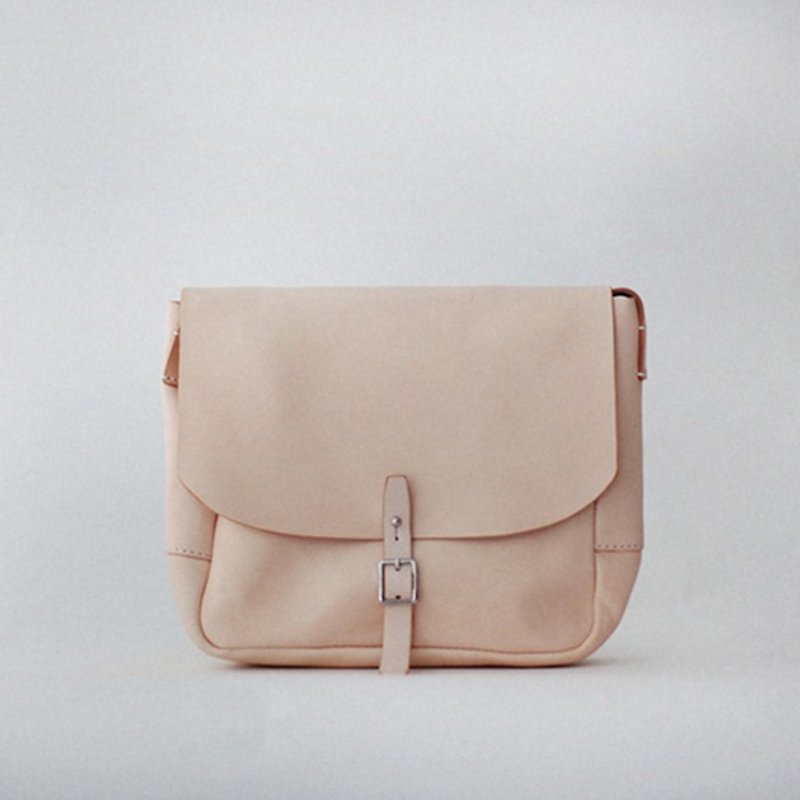 New single buckle messenger bag shoulder bag retro colors vegetable tanned leather hand bag - กระเป๋าแมสเซนเจอร์ - หนังแท้ 