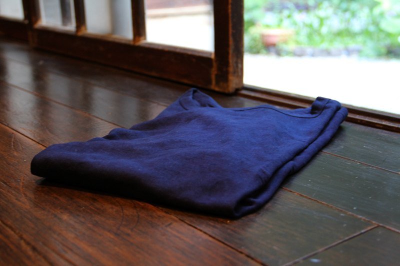 藍染T恤 ░ 深海 L - 女 T 恤 - 棉．麻 藍色