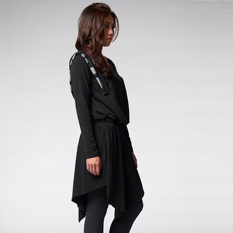 [Dress] Asymmetric dress with modified sleeves - ชุดเดรส - ผ้าฝ้าย/ผ้าลินิน สีดำ