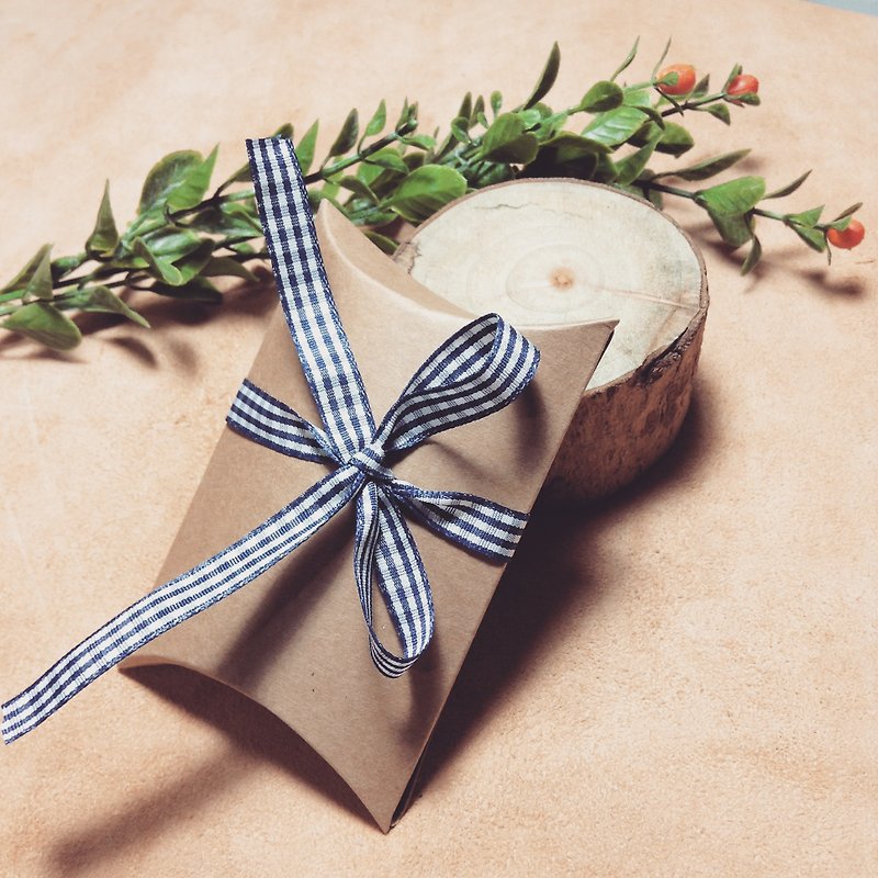 Gift wrapping - pie box (white or blue ribbon) - งานไม้/ไม้ไผ่/ตัดกระดาษ - กระดาษ 