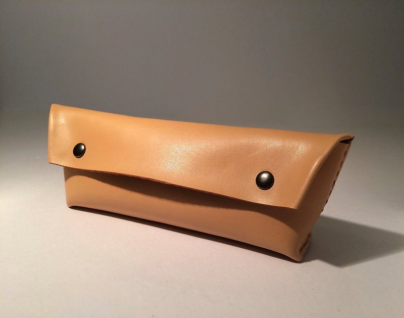 Zemoneni leather pen bag glasses case in Beige color - กระเป๋าเครื่องสำอาง - หนังแท้ สีทอง