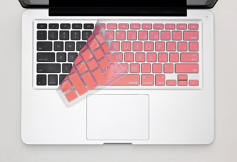 BEFINE MacBook Pro 13/15/17專用鍵盤保護膜(KUSO英文Lion版) 粉底白字(8809305221620) 此版無注音 - 電腦配件 - 其他材質 粉紅色