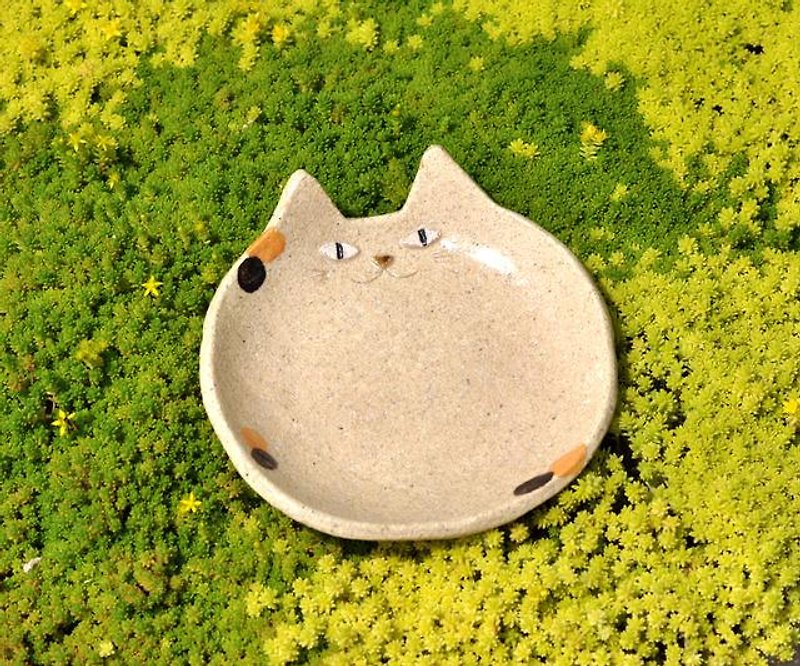 Cat plate (calico) regular size [medium plate] - Pottery & Ceramics - Other Materials White