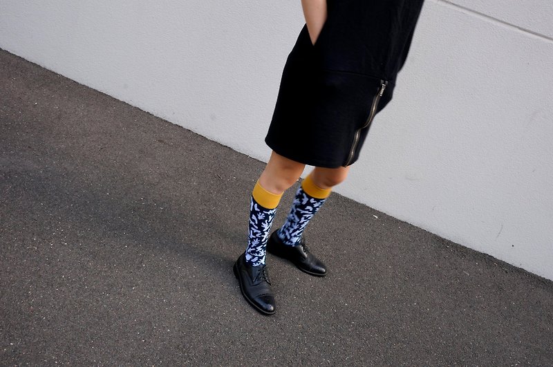 珊瑚白化 / 及膝長襪 - 藍黃色 - 襪子 - 其他材質 藍色