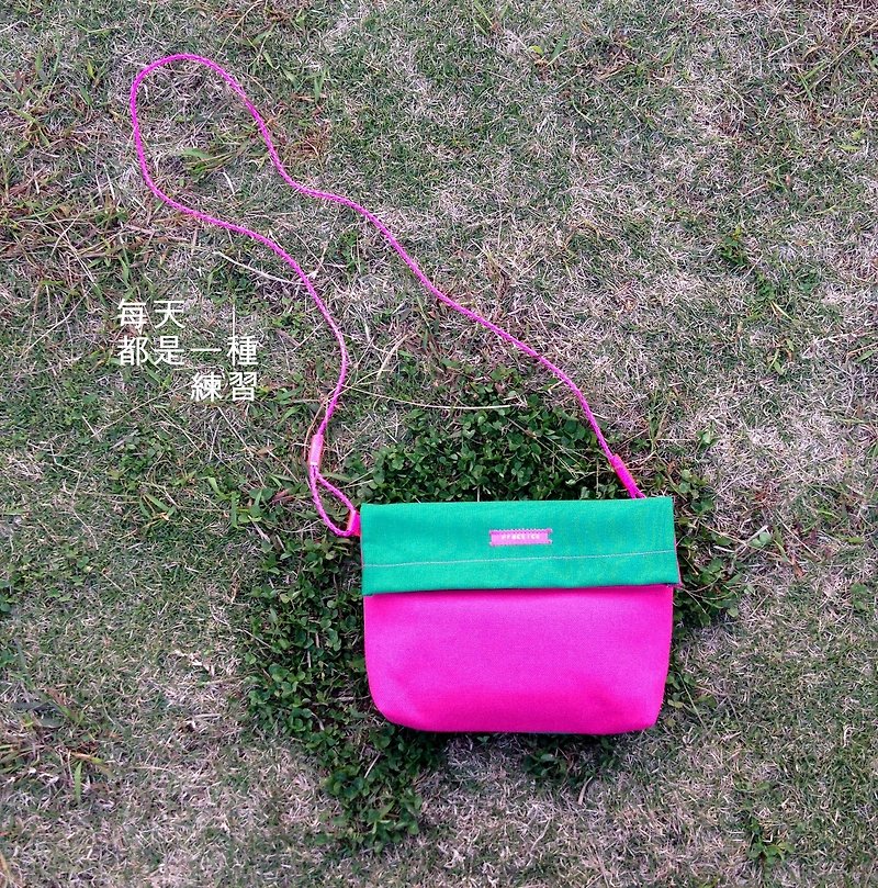 紅綠凹凹 - Messenger Bags & Sling Bags - Other Materials Multicolor
