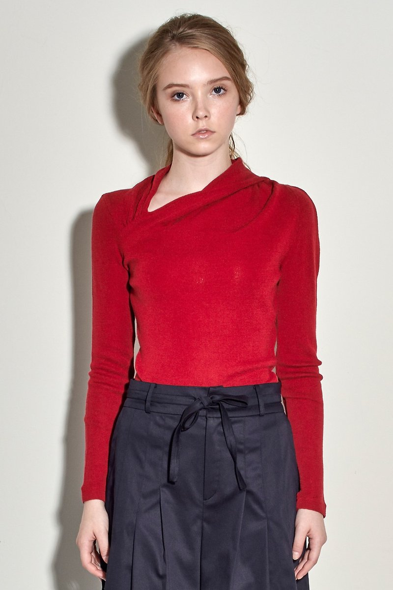 Red asymmetric twisted neckline knitted top - สเวตเตอร์ผู้หญิง - ขนแกะ สีแดง