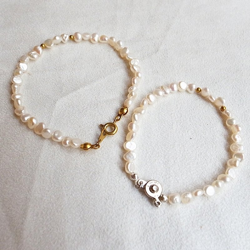 ☽ Qixi hand-made ☽【07269】Pure white pearl bracelet - Bracelets - Gemstone White