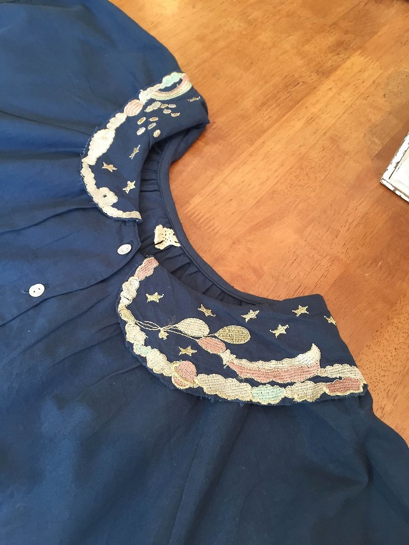 purin select zakka(I150504) 金邊刺繡童趣襯衫藍色 - 恤衫 - 棉．麻 白色