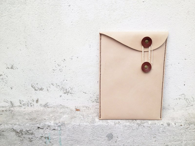 [Endorphin] temperament brown paper bag ipad mini protective sleeve <type B> - อื่นๆ - หนังแท้ สีกากี