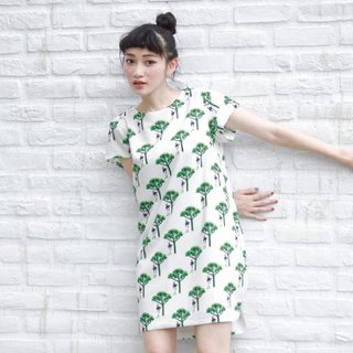 White Shift Dress // Man and The Whispering Tree