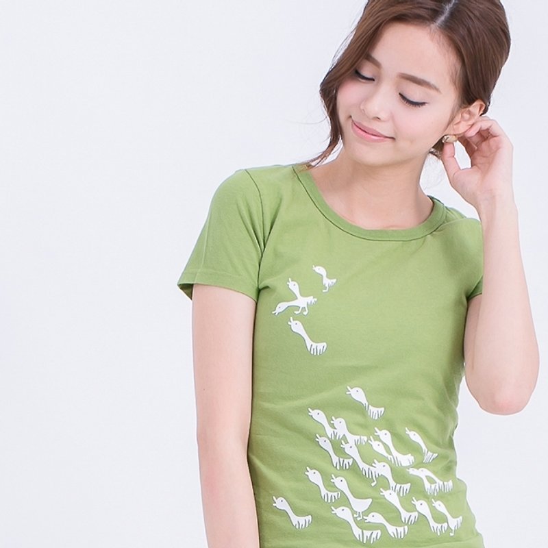 Rice duck peach cotton T-shirt Women Green - เสื้อยืดผู้หญิง - ผ้าฝ้าย/ผ้าลินิน สีเขียว