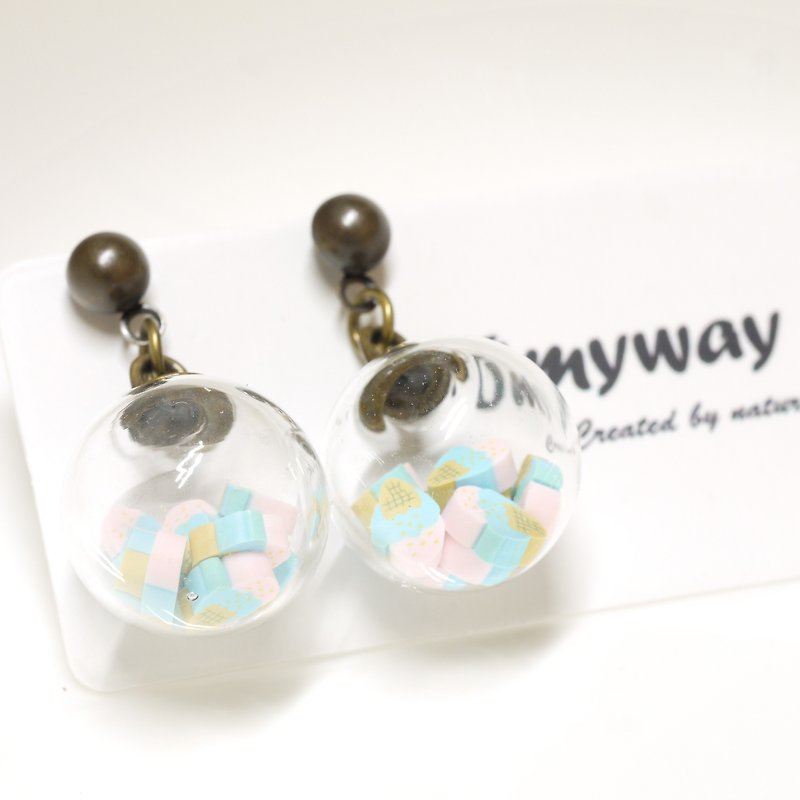 OMYWAY Handmade Dried Flower - Glass Globe - Earrings  1.4cm - ต่างหู - กระดาษ ขาว