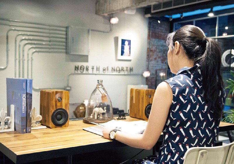 MIN16 handmade solid wood wireless bluetooth speaker (exhibited at the end of the year) (Teak) - ลำโพง - ไม้ สีนำ้ตาล