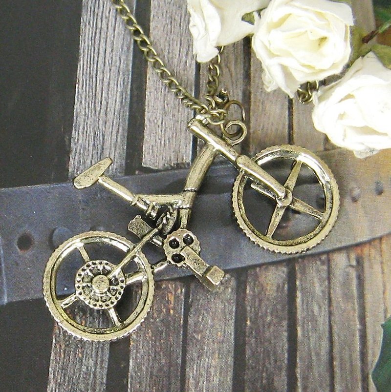 Green bronze cycling long necklace - สร้อยคอยาว - โลหะ สีทอง