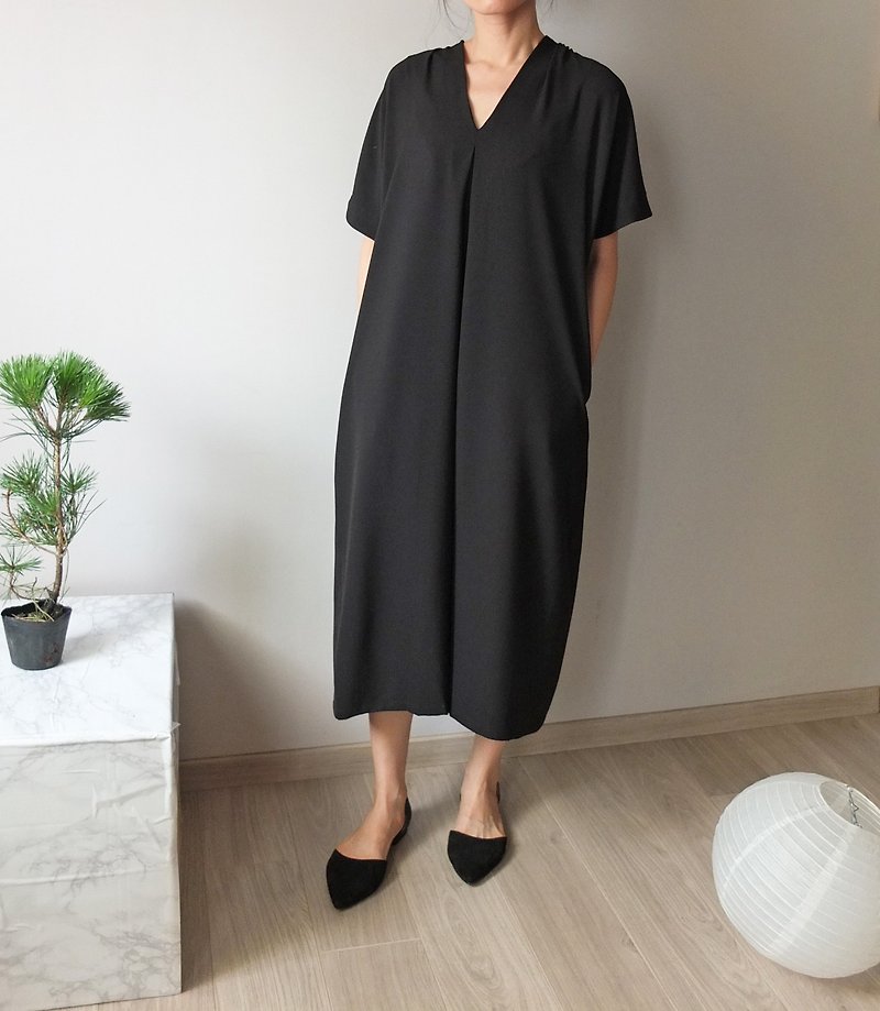 中長款黑色摺領天絲亞麻洋裝(可訂做成孕婦裝) - 連身裙 - 絲．絹 