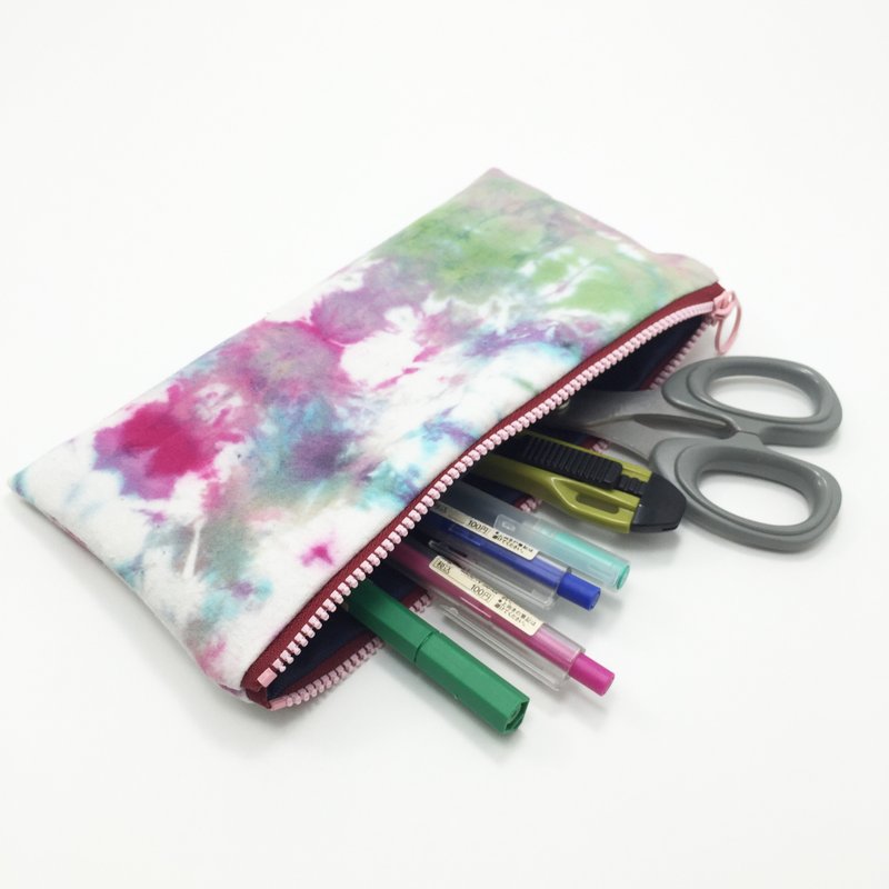 Cosmetic pencil pouch rendering hand dyed - กล่องดินสอ/ถุงดินสอ - วัสดุอื่นๆ สีม่วง