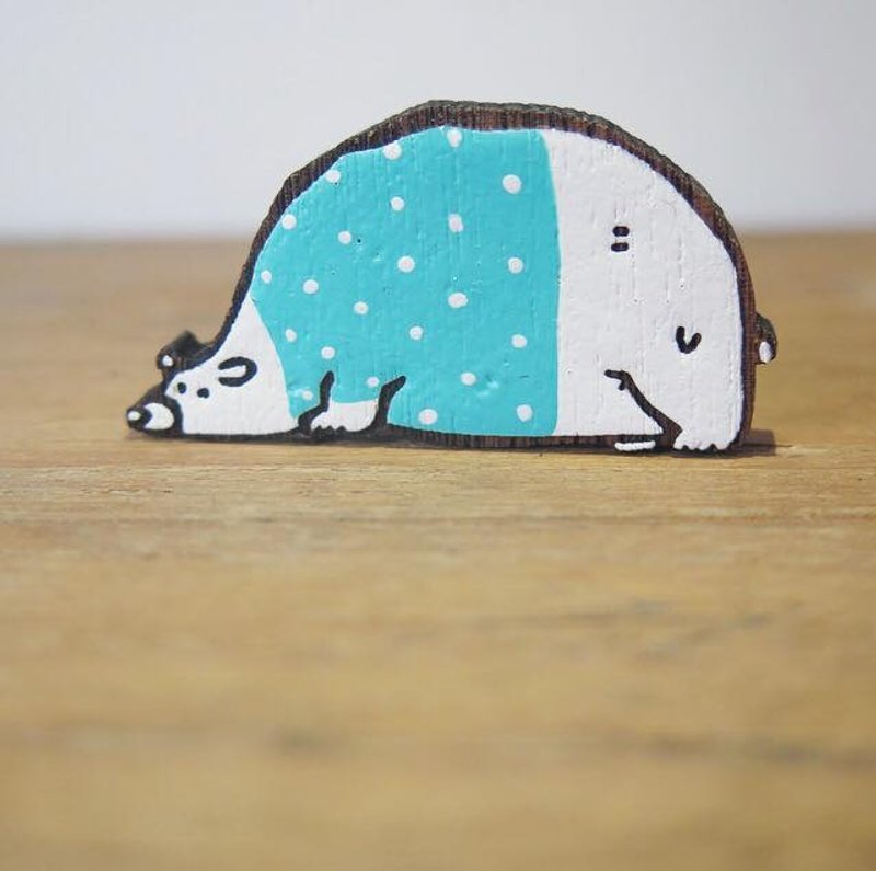 Wooden brooch lazy bear - เข็มกลัด - ไม้ ขาว