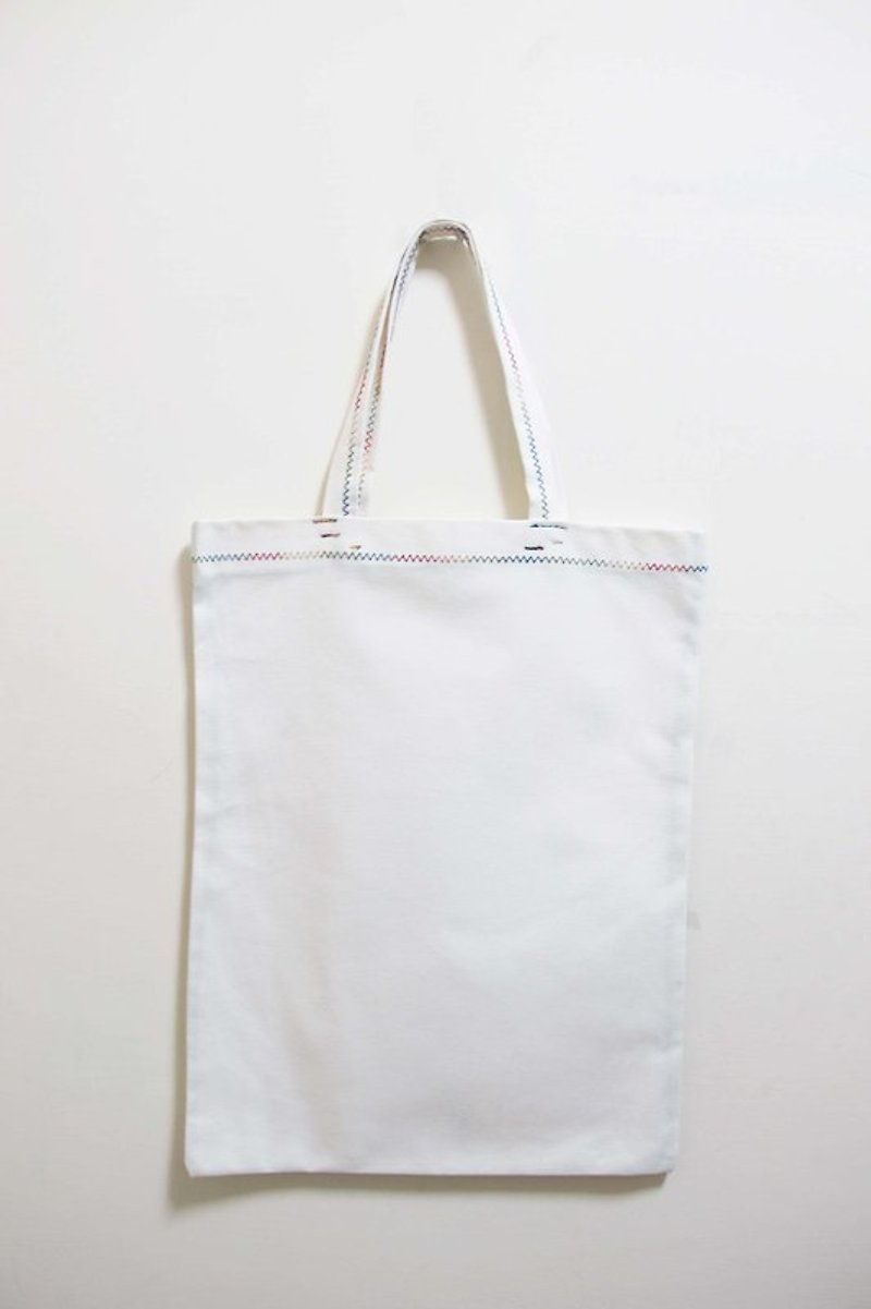  【Wahr】售完絕版| 白底彩色車縫線方形布包 - Messenger Bags & Sling Bags - Other Materials White