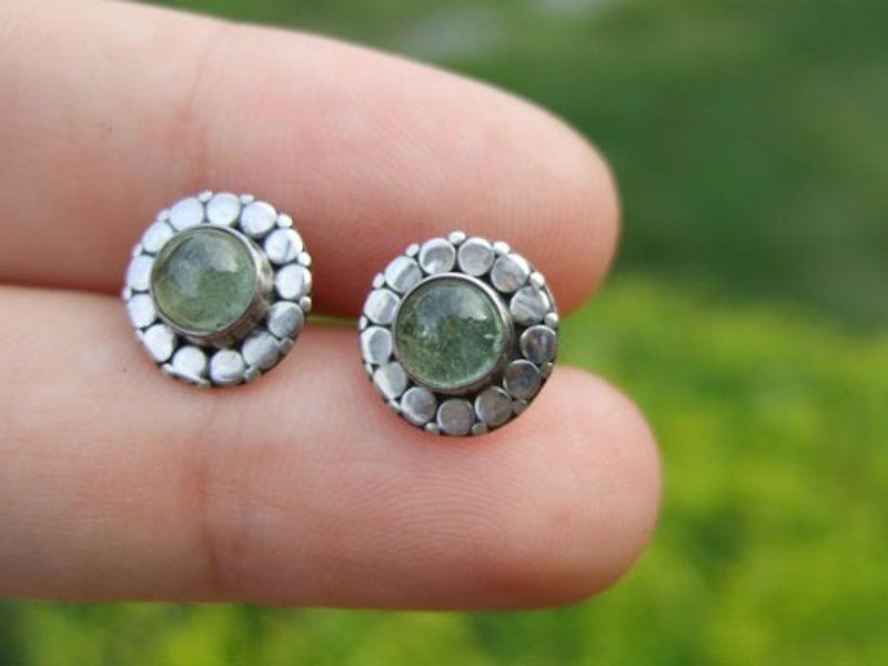 ♦ My.Crystal ♦ Little Daisy. Light green natural tourmaline silver earrings - ต่างหู - เครื่องเพชรพลอย สีเขียว