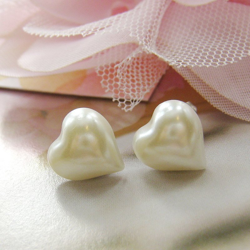 Heart-shaped pearl earrings - ต่างหู - พลาสติก สีทอง