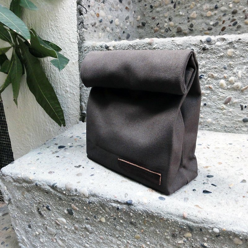 深咖啡色帆布手拿包 Paper Clutch - Lunch Bag Inspired Canvas Clutch - 其他 - 其他材質 咖啡色