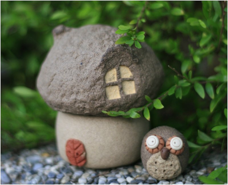 Mushroom Village Super Cute Pottery Hand-made Mushroom House A (Rock Coffee + Beige), No Owls - Pottery & Ceramics - Other Materials 