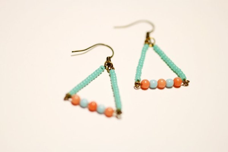 情人節禮物 ♥ { moimoi } 小小三角手工耳環 天然石/串珠 - Necklaces - Other Materials Pink