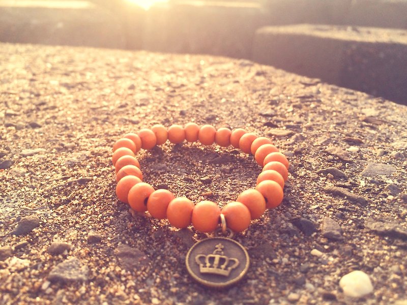 Orange wooden beads - bronze crown logo - สร้อยข้อมือ - วัสดุอื่นๆ สีส้ม