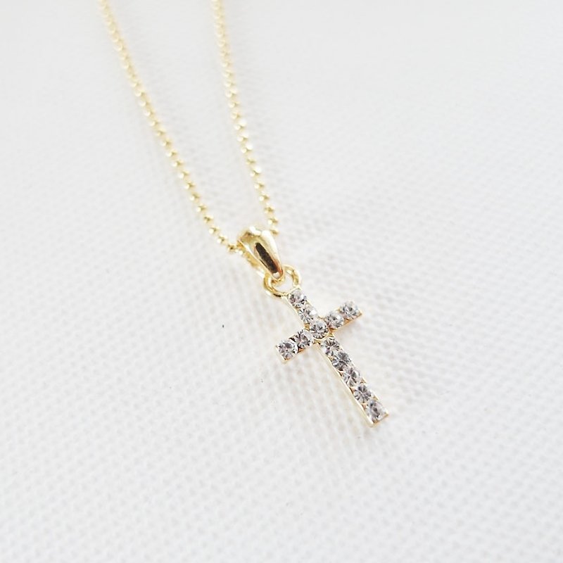 Cha mimi. Low-key charm. Swarovski square diamond cross necklace gold - สร้อยคอ - โลหะ สีทอง