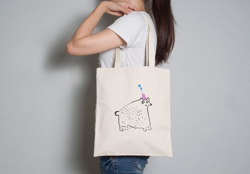 Hand-painted handprint embryo cloth bag [Birthday Bear] Single-sided pattern portable/shoulder - กระเป๋าแมสเซนเจอร์ - ผ้าฝ้าย/ผ้าลินิน หลากหลายสี