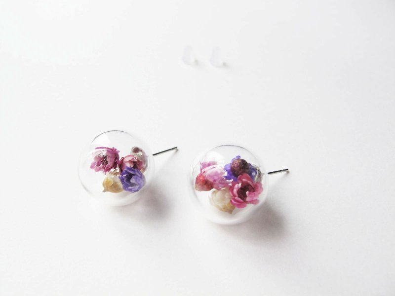 * Rosy Garden * Dried Daisies inside glass ball earrings - Earrings & Clip-ons - Glass Purple