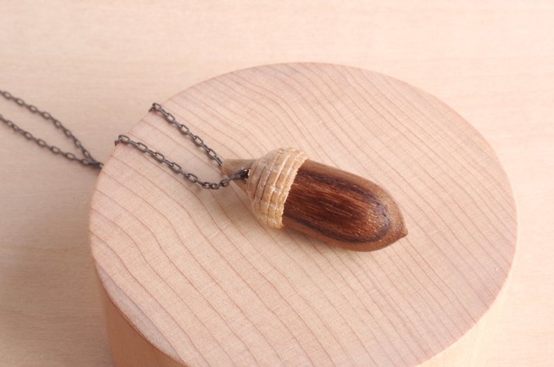Wood carving acorn pendant Teak & Ashwood - สร้อยคอ - ไม้ สีนำ้ตาล