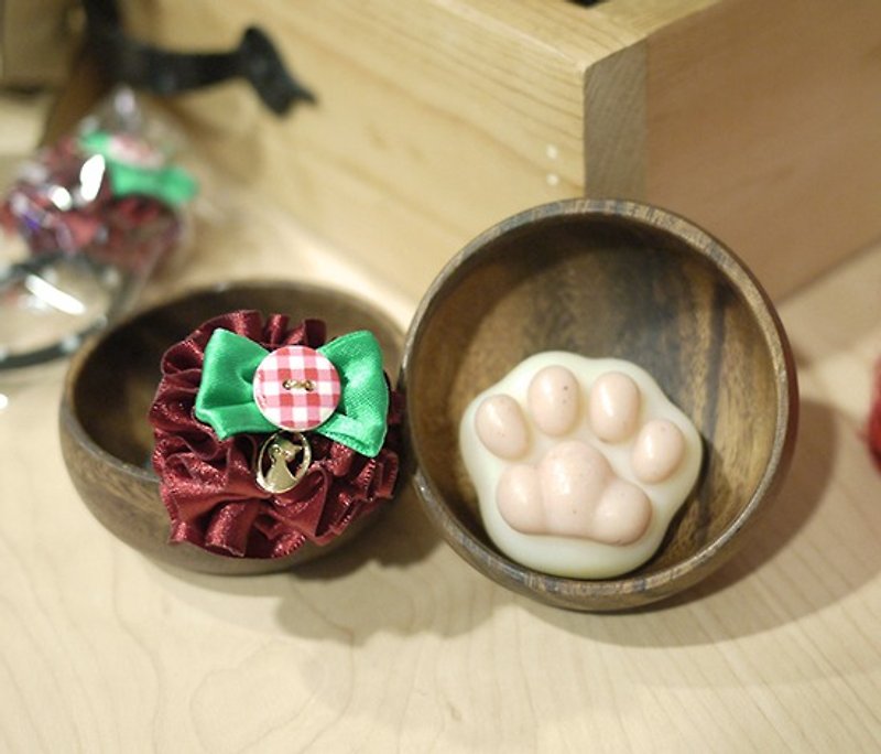 [X Cat hand-made Christmas] Christmas Meng Meng Group (mini cream puffs kitty cat palm soap + + + paper card) - น้ำหอม - พืช/ดอกไม้ สีแดง